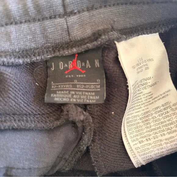 3/$15 Under Armour Red and Patterned Shorts Set - Picture 8 of 9